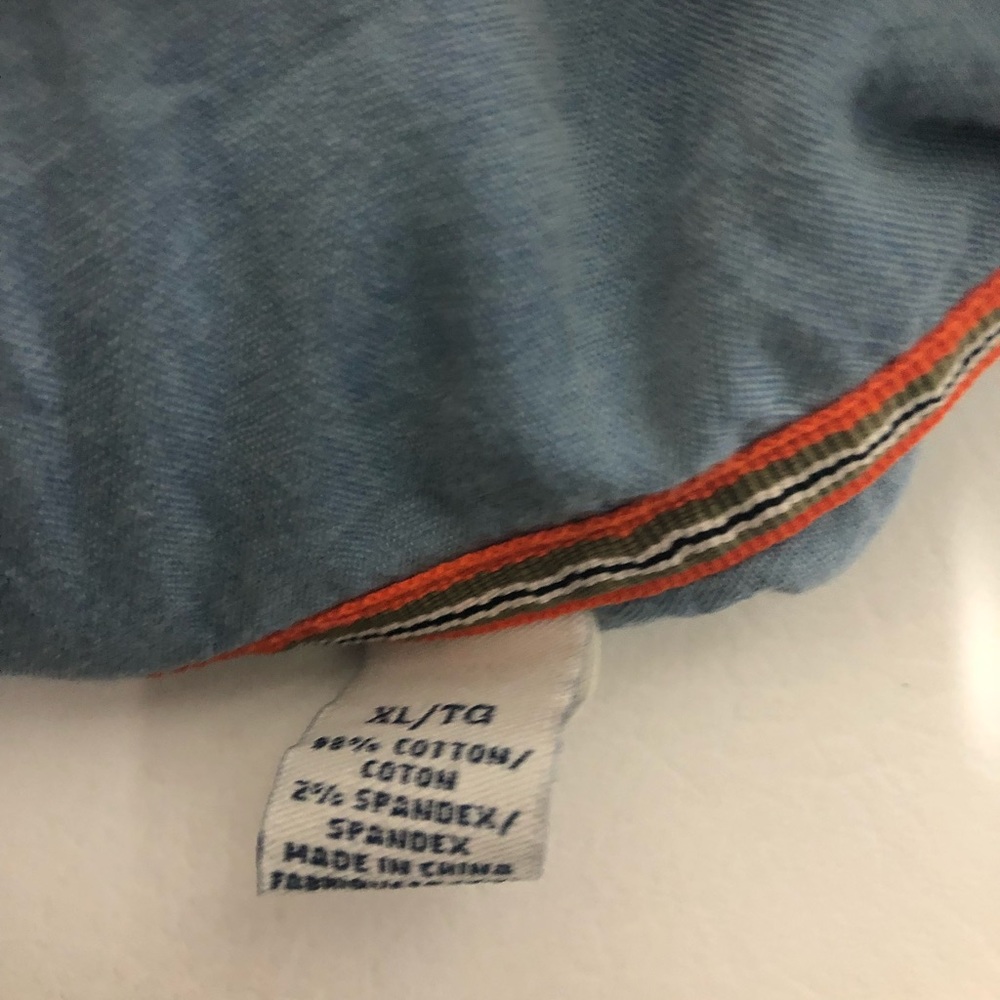 Tommy Bahama sweater man - Picture 3 of 3